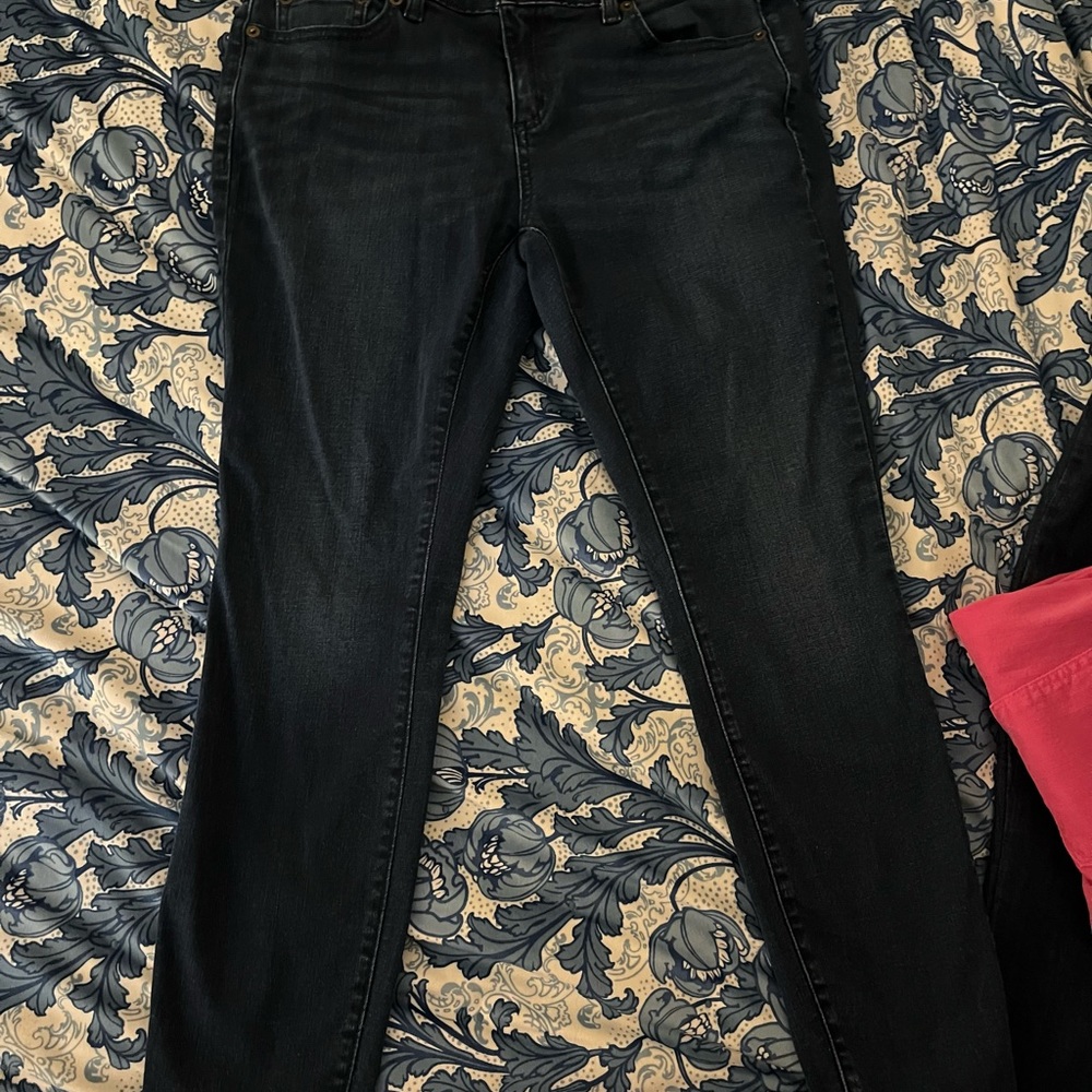 Vineyard vines size 8 jeans. New without tags.